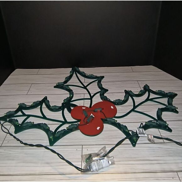 Vintage Impact Plastics Christmas Lighted Holly Leaves Decor 22½" Wide 16" Tall - Picture 4 of 10
